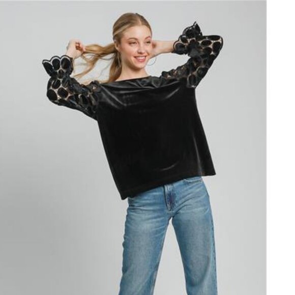 NWT Umgee Black Velvet Top w Polka Dot Lace Sleeves, Round Neck, Stretchy, Boho - Picture 3 of 3